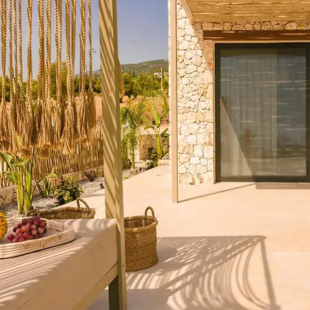 Petra Tranquila Afrato